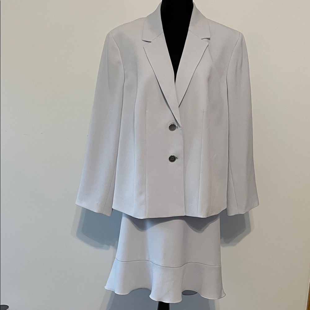 Le Suit Elegant Light Blue Jacket and Skirt Suit